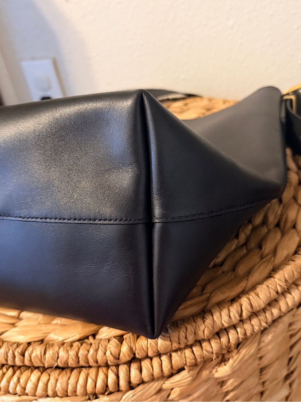 Madewell The Essential Bucket Tote with wallet - Picture 8 of 11